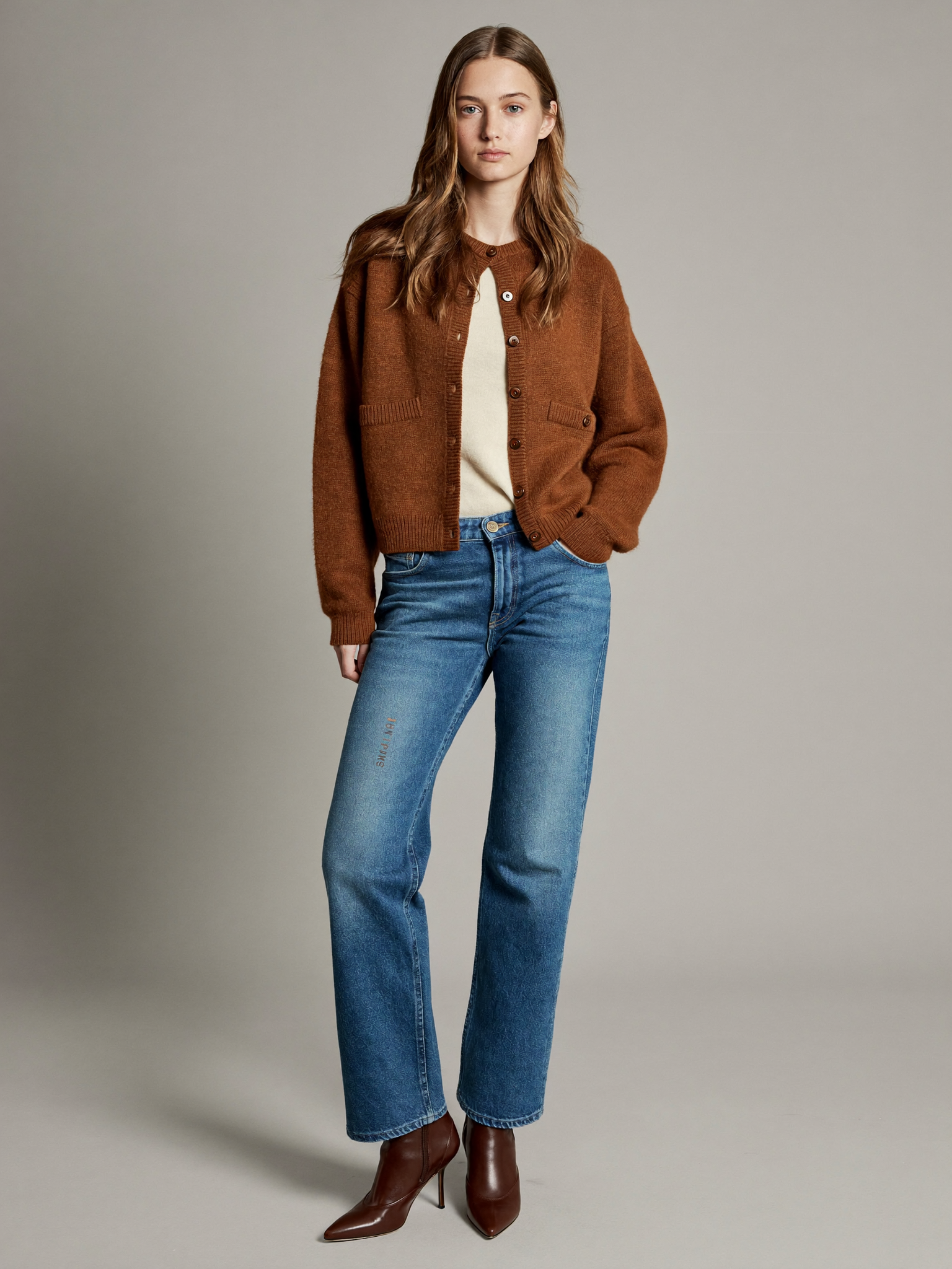 Ketud style: chestnut cardigan with cream top (AI-generated model image)