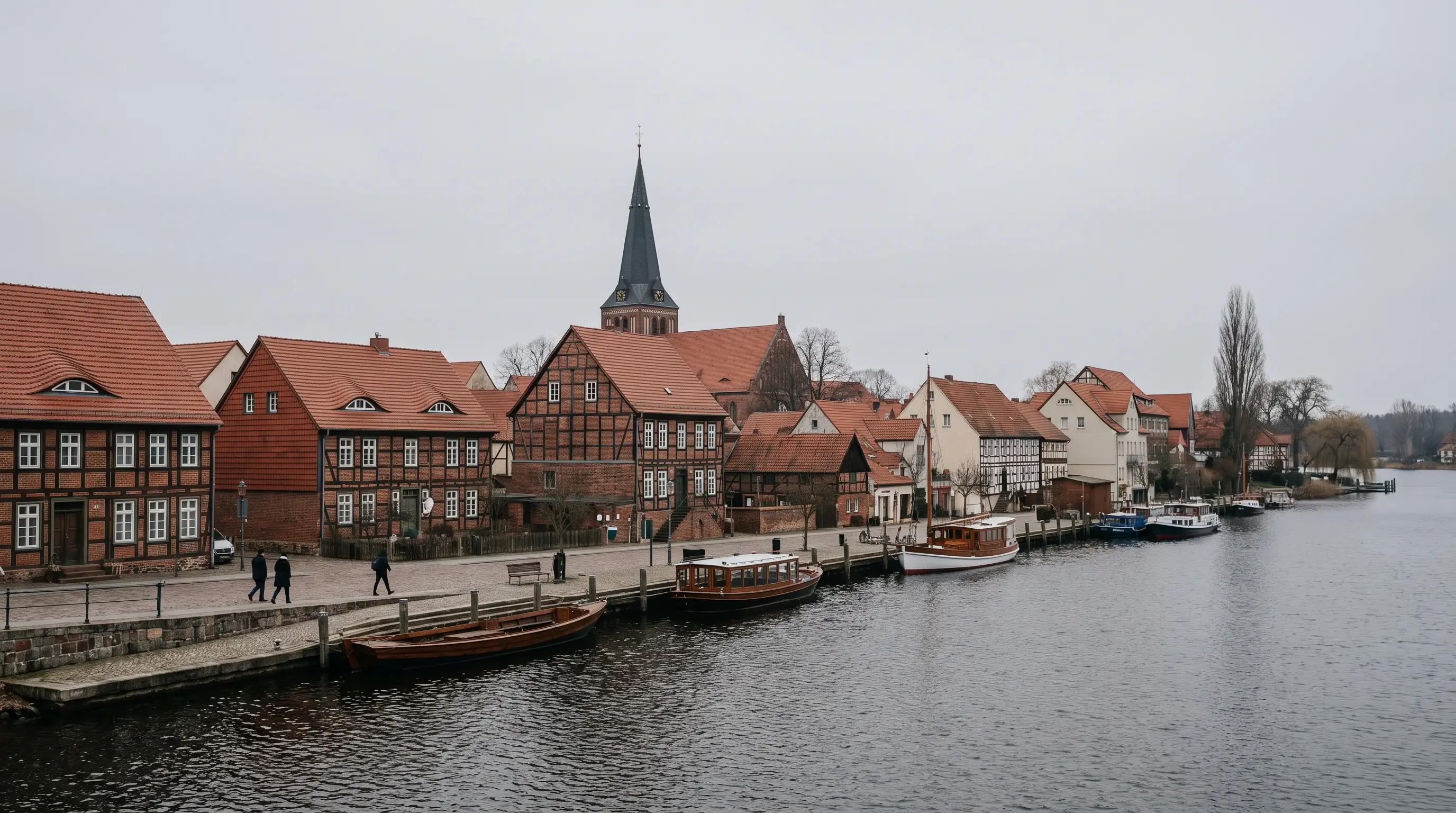 Stadtmotiv Werder Havel mit Wasser und historischer Silhouette