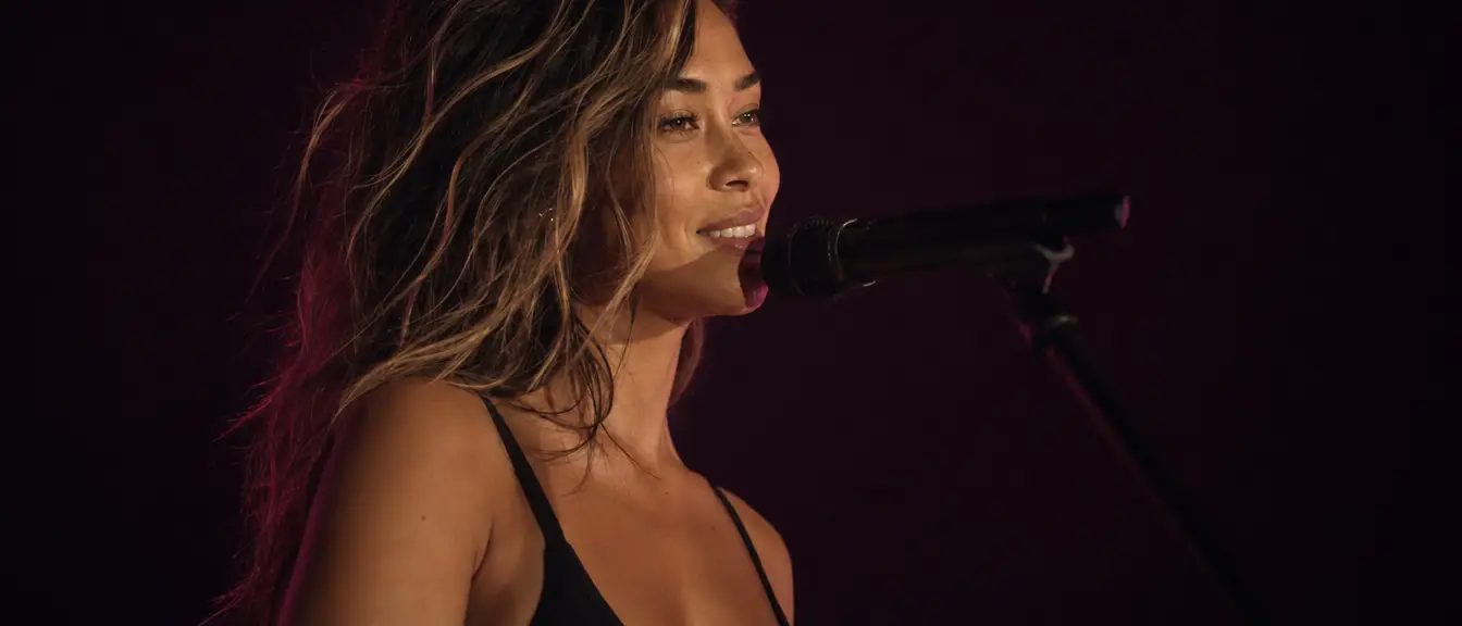 Emma Higgsfield - Different Faces, live